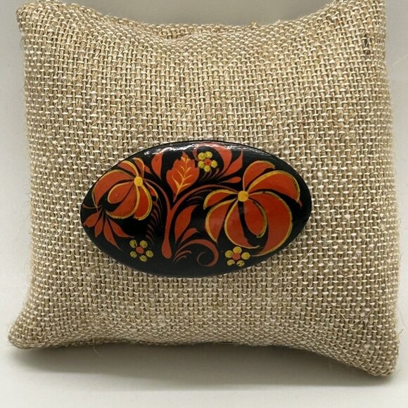 Vintage Hand-Painted Floral Black & Red Wooden Brooch Pin - Picture 3 of 11